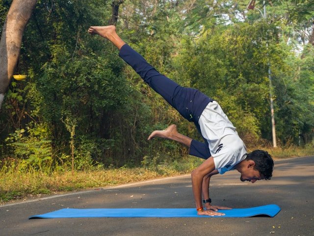 shivam-tiwari-x8CYE8Kp-ao-unsplash yoga